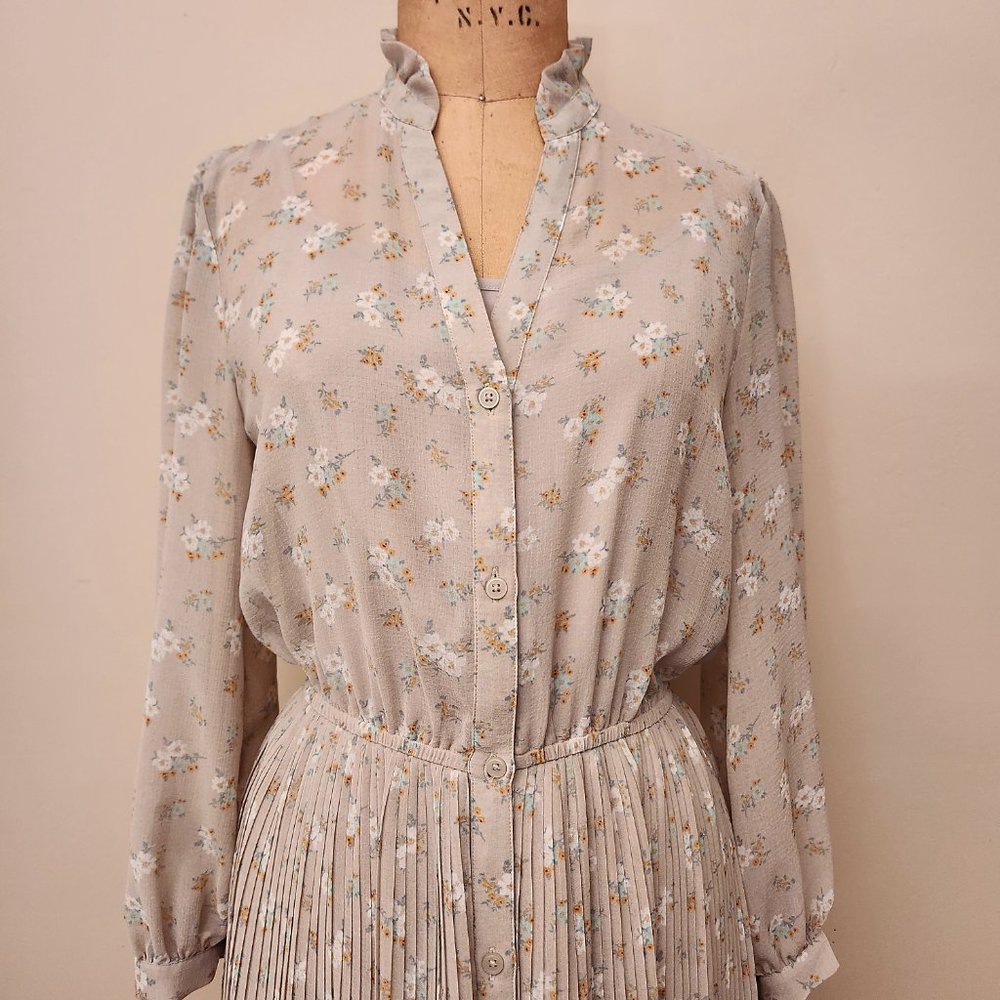 Uniqlo Pleated Chiffon Dress - Picture 4 of 14